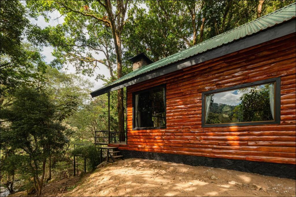 Unicorn Lodge: Direct Riverfront : Unique Experience San Gerardo de Dota Exterior foto
